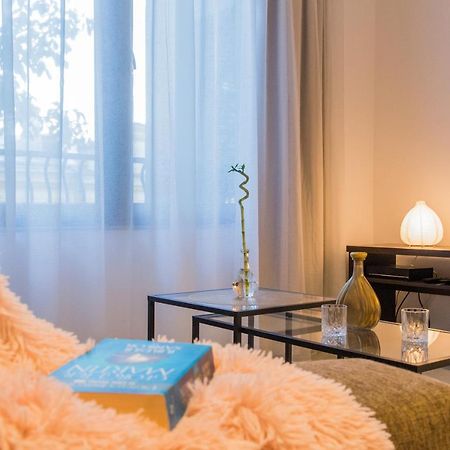 One Love Metropolitan Apartment Bucarest Esterno foto
