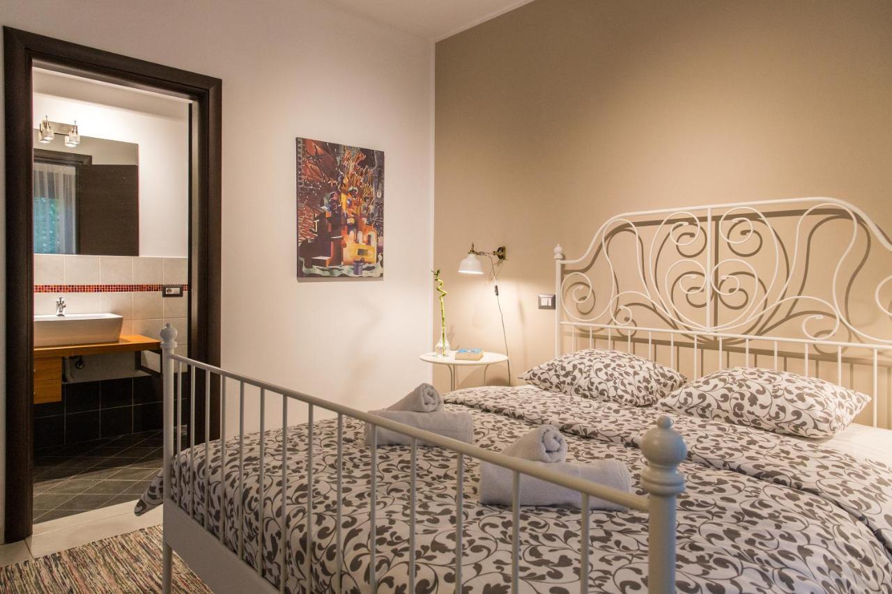 One Love Metropolitan Apartment Bucarest Esterno foto