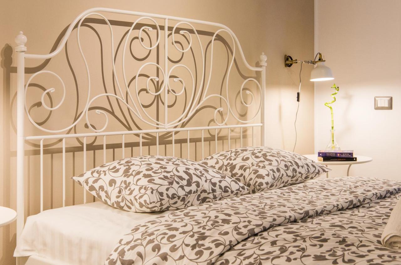 One Love Metropolitan Apartment Bucarest Esterno foto