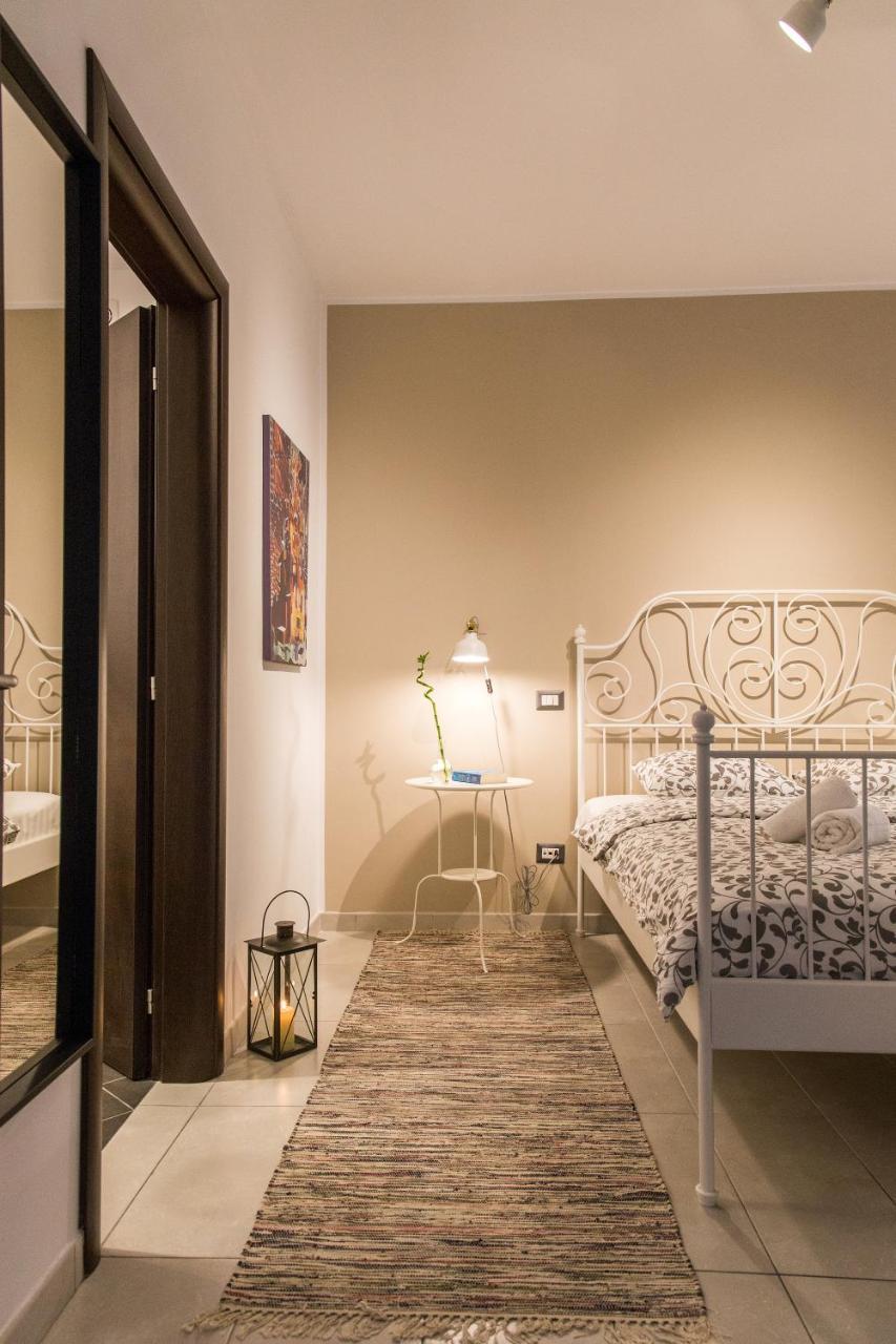 One Love Metropolitan Apartment Bucarest Esterno foto