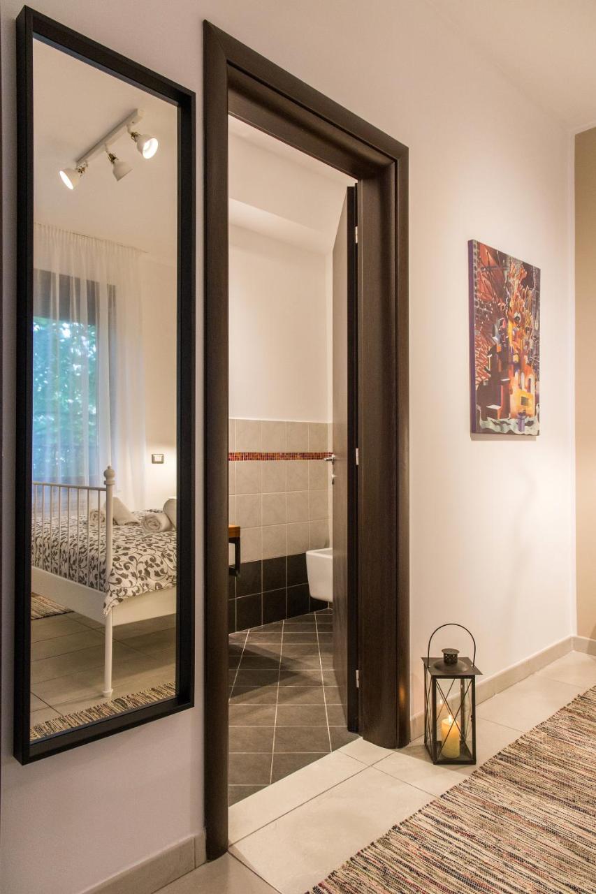One Love Metropolitan Apartment Bucarest Esterno foto