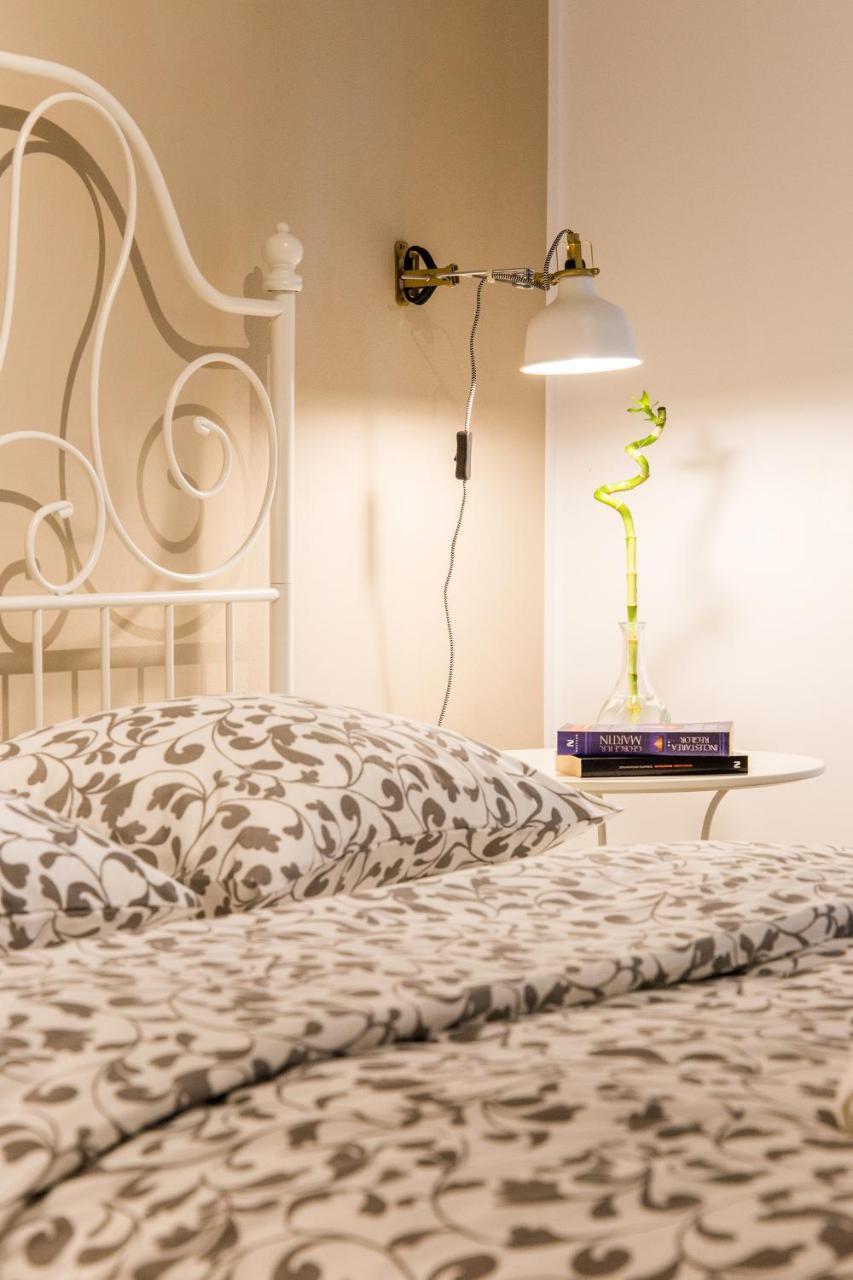 One Love Metropolitan Apartment Bucarest Esterno foto