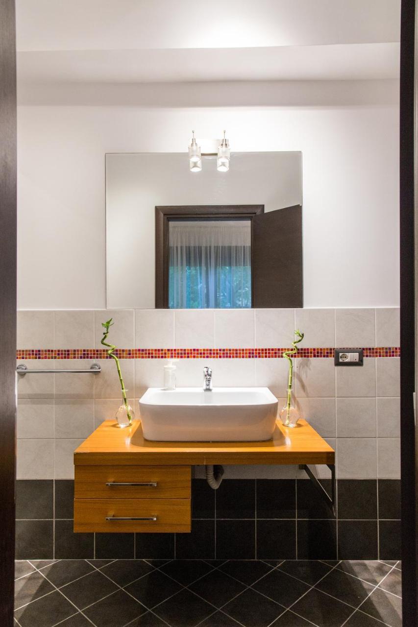 One Love Metropolitan Apartment Bucarest Esterno foto