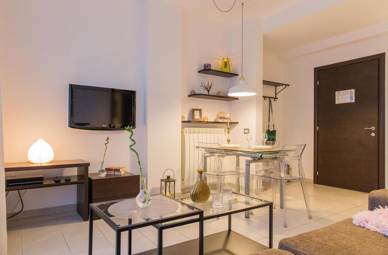 One Love Metropolitan Apartment Bucarest Esterno foto