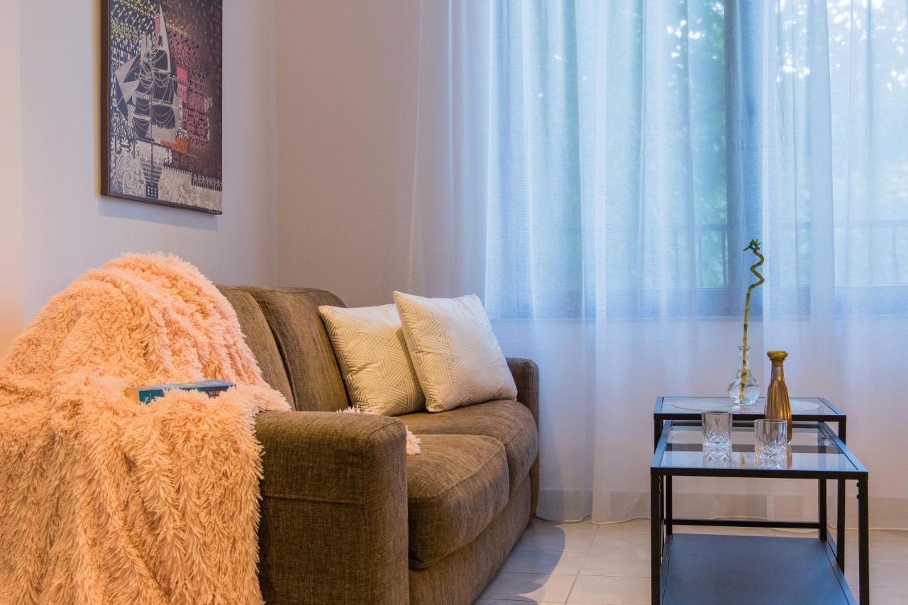 One Love Metropolitan Apartment Bucarest Esterno foto