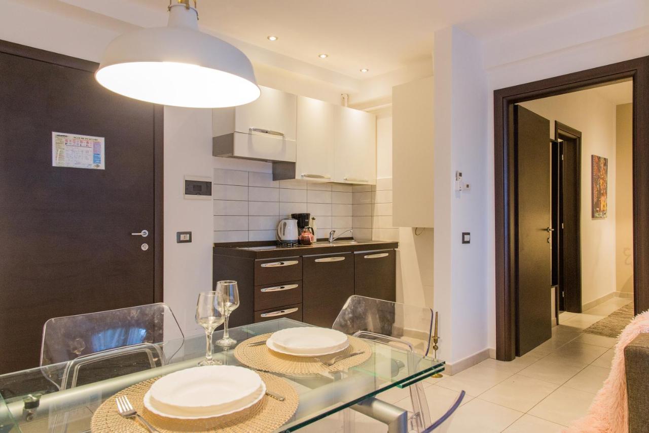 One Love Metropolitan Apartment Bucarest Esterno foto