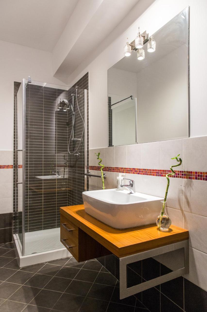 One Love Metropolitan Apartment Bucarest Esterno foto