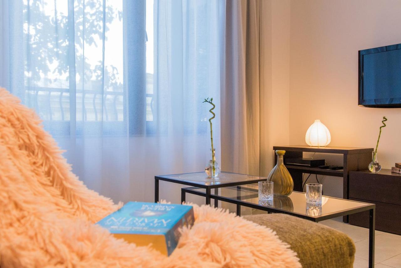 One Love Metropolitan Apartment Bucarest Esterno foto