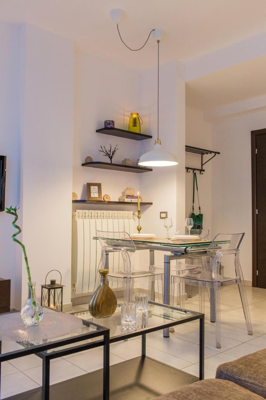 One Love Metropolitan Apartment Bucarest Esterno foto