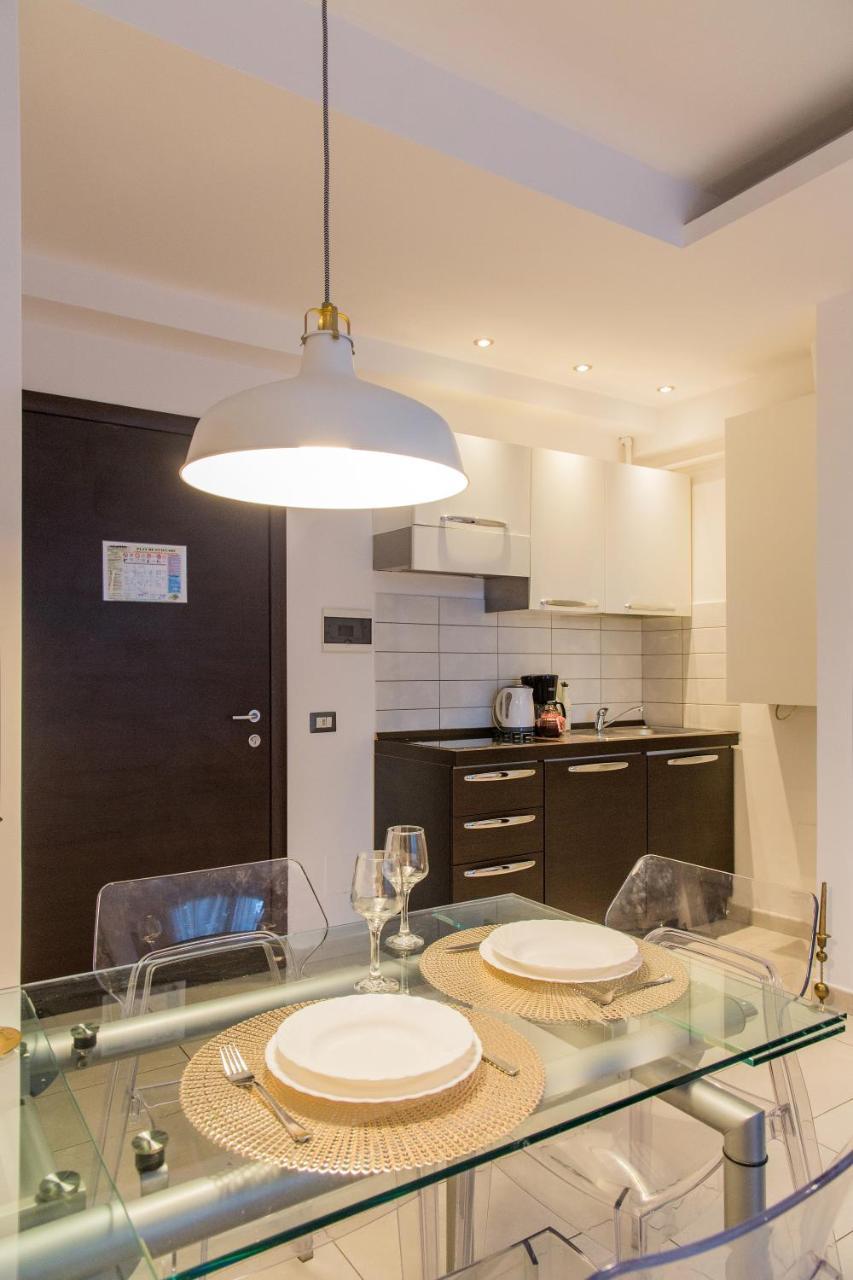 One Love Metropolitan Apartment Bucarest Esterno foto