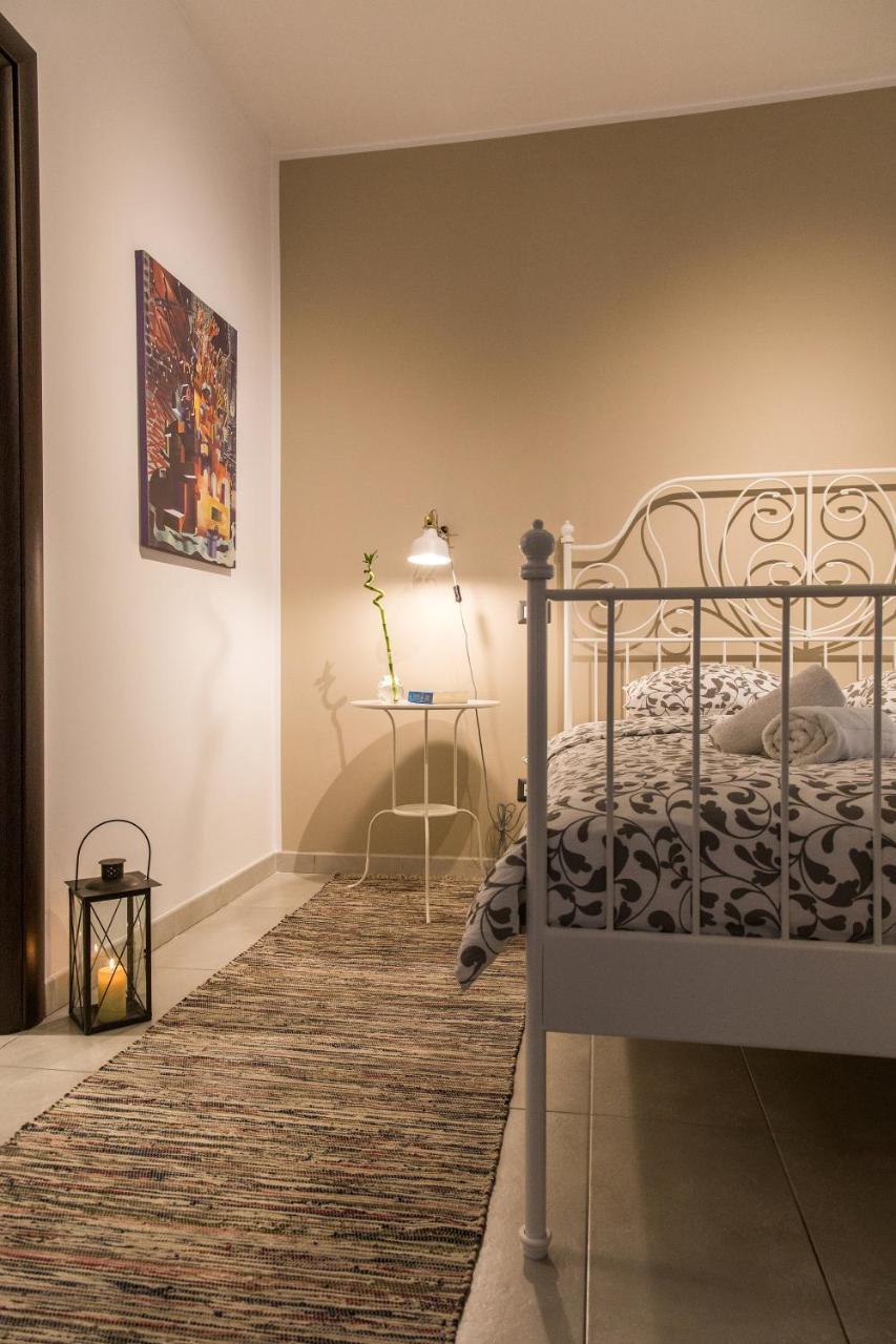 One Love Metropolitan Apartment Bucarest Esterno foto