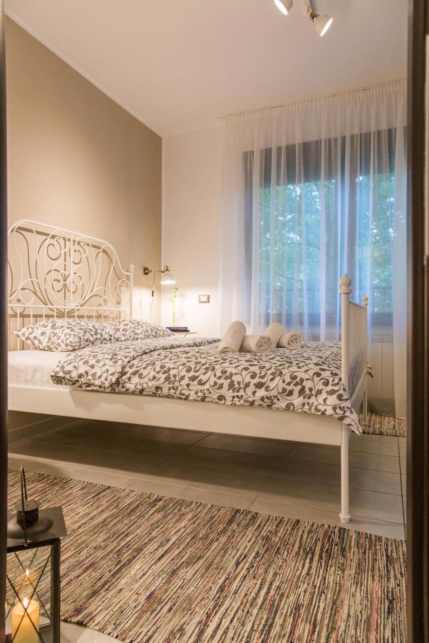 One Love Metropolitan Apartment Bucarest Esterno foto