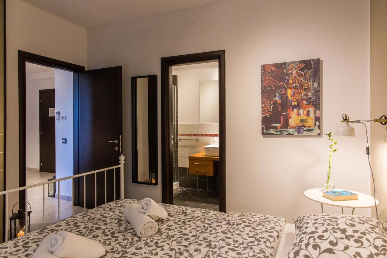 One Love Metropolitan Apartment Bucarest Esterno foto