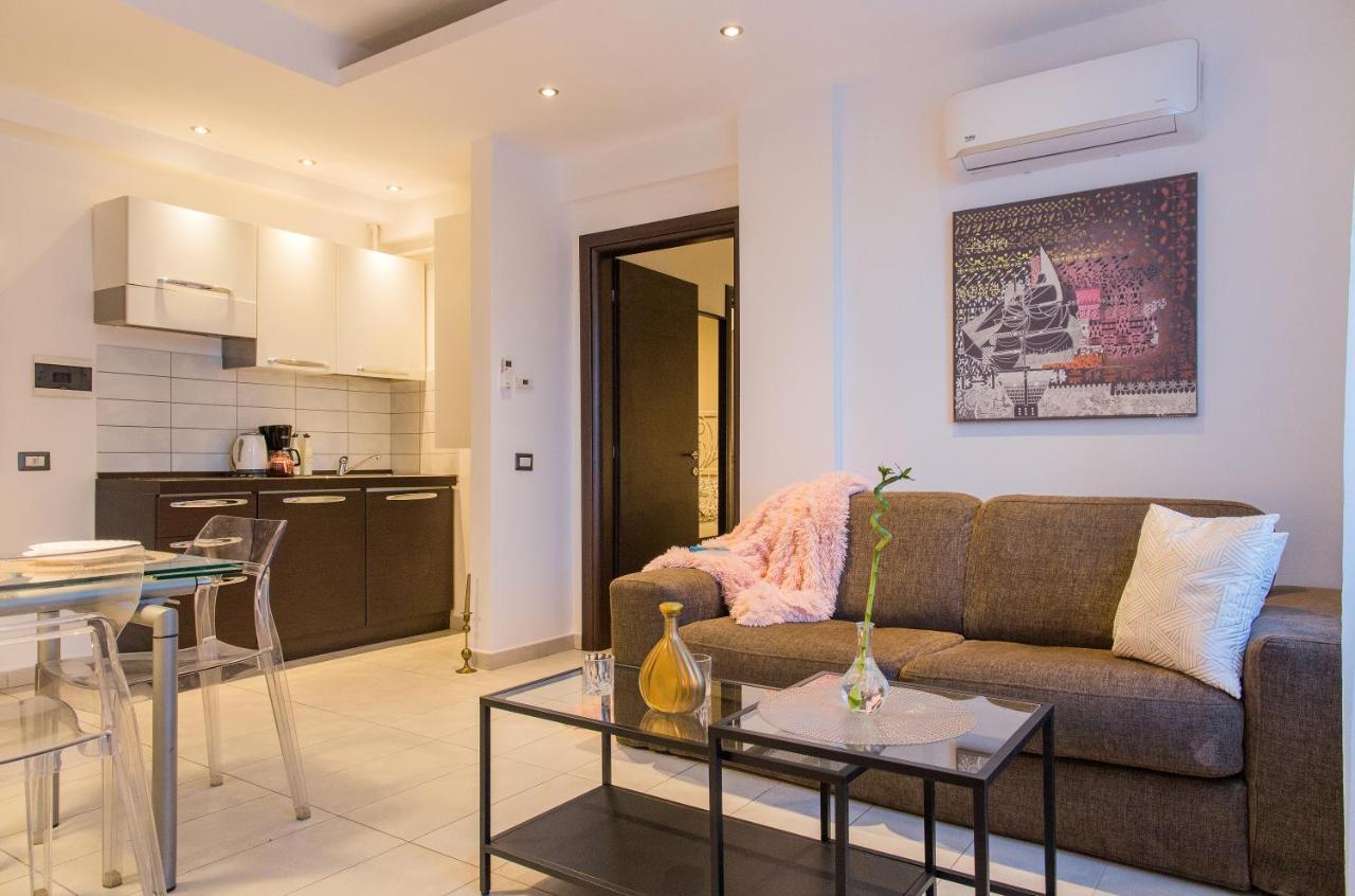 One Love Metropolitan Apartment Bucarest Esterno foto